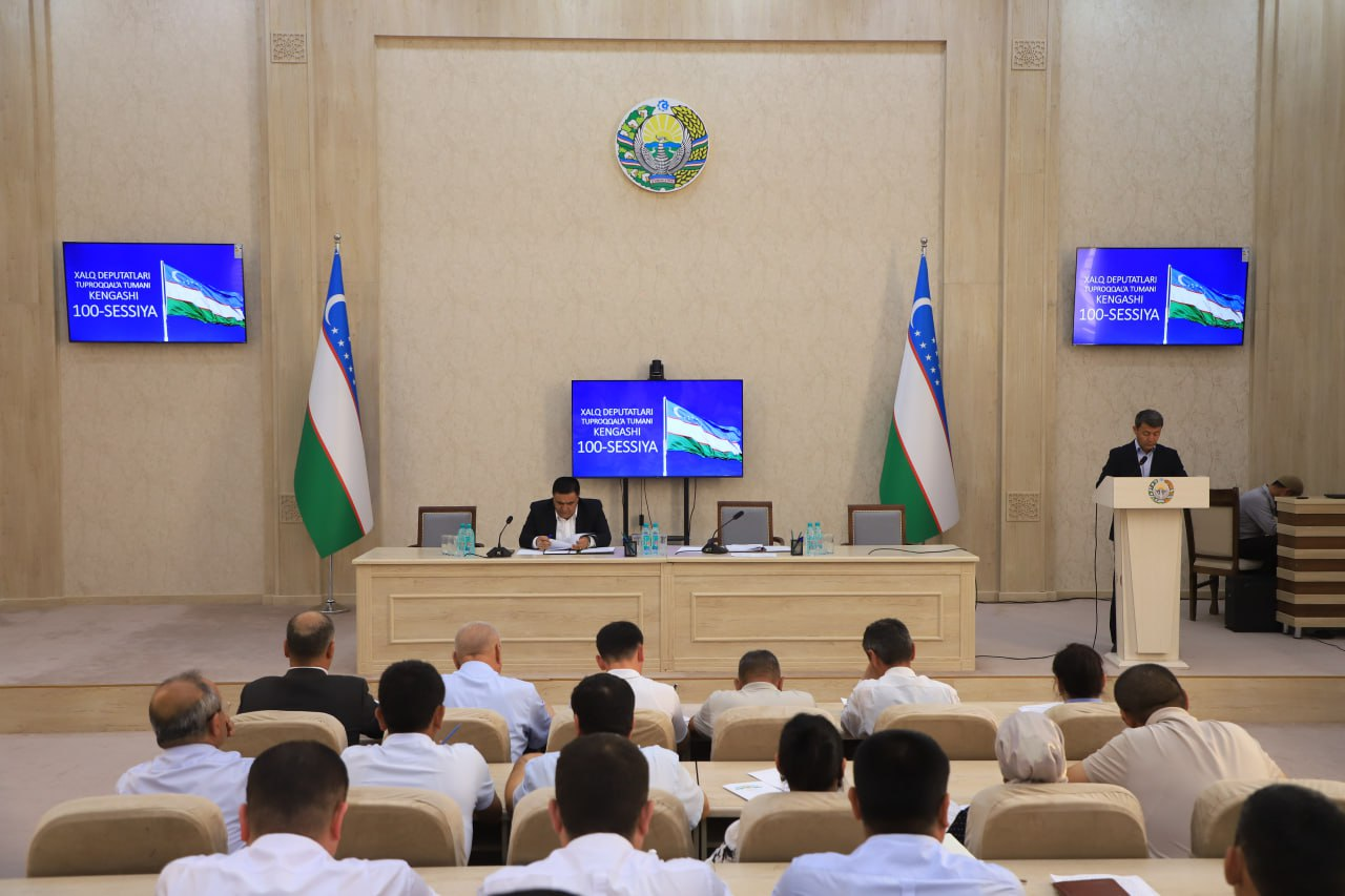 Xalq deputatlari tuman Kengashining 100-sessiyasi bo'lib o'tdi.