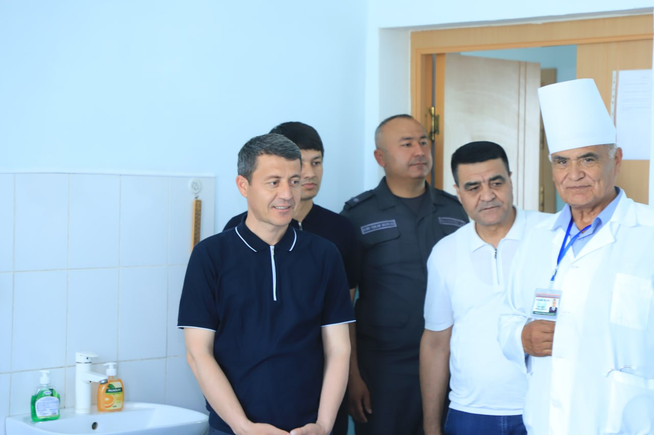 Shifoxonada davolanayotgan bolajonlarga bayram sovg'alari ulashildi.