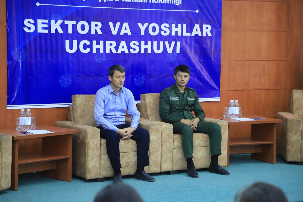 Sektor rahbari va yoshlar uchrashuvi Sektor rahbari va yoshlar uchrashuvi